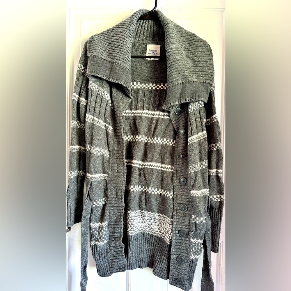 Grey and white long cardigan with belt